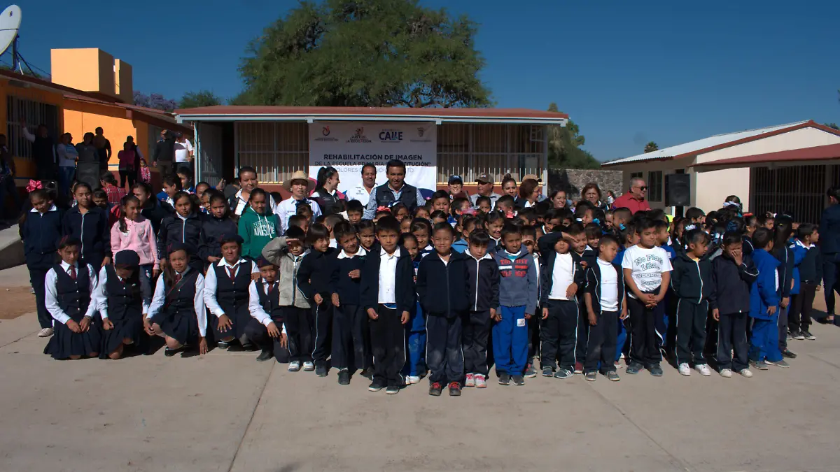 A lo largo del año se hará una programación para acudir a cada escuela que requiera trabajos de mantenimiento. Foto Especial